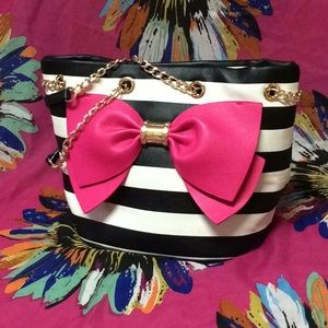 Betsey Johnson black & white bucket tote  pink bow